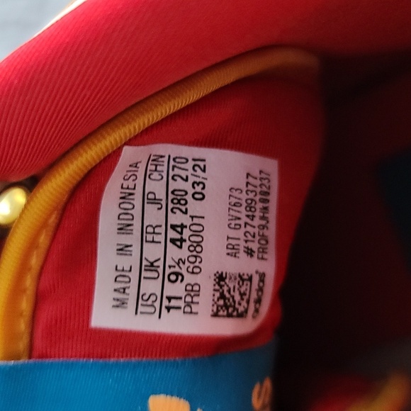 Shoes - Picture 7 of 8